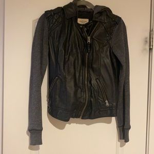 A&F leather jacket w hold women’s S